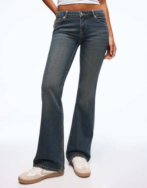 Bershka Petite – Bootcut-Jeans in Jeansblau mit niedrigem Bund - view 1