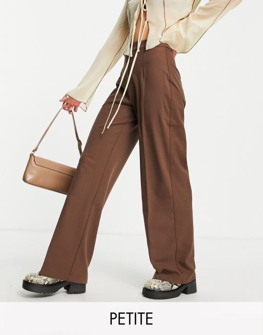 Bershka Petite – Bruna, figursydda dad byxor med vida ben och slouchy-passform 