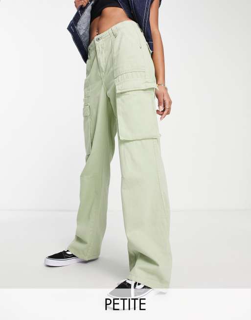 Bershka Petite - Cargobukser med lige ben i khaki