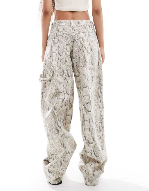 ファッション雑貨・小物その他 Berta Cotton Print Pants Easel Leopard Print Mineral Washed Terry Knit Pants in Stone