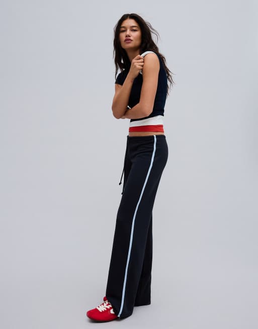 Bershka Petite contrast side-stripe joggers in blue, 2 of 5