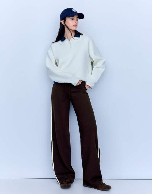 Bershka Petite contrast side-stripe joggers in brown, 2 of 5