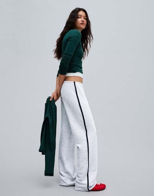Bershka Petite contrast side-stripe joggers in light grey, 2 of 5