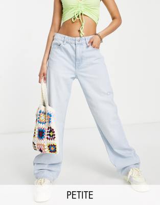 Bershka Petite - Dad-Jeans in ausgebleichter Waschung mit hohem Bund-Blau