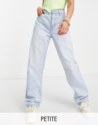 Bershka Petite - Dad-Jeans in ausgebleichter Waschung mit hohem Bund-Blau