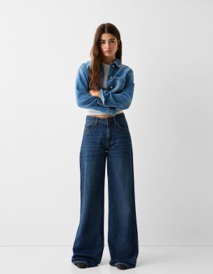 Bershka Petite - Dunkelblaue Jeans mit hohem Bund und weitem Bein