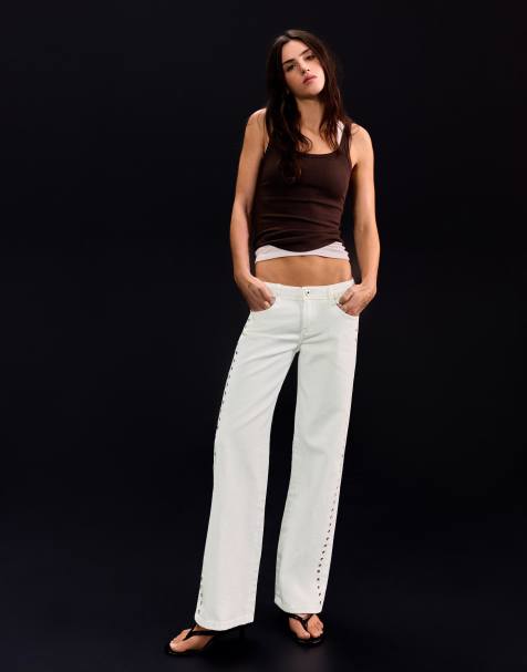 Bershka Petite - Ecrufarvede lavtaljede baggy jeans med nitter - view 1