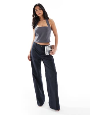 Bershka Petite - Elegante Hose in gestreiftem Marineblau mit hohem Bund und weitem Bein
