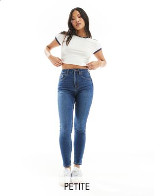 Bershka Petite - Enge Jeans in Mittelblau mit hohem Bund