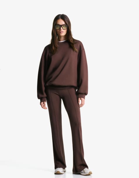 Bershka Petite - Flare-broek van modal in bruin - view 1