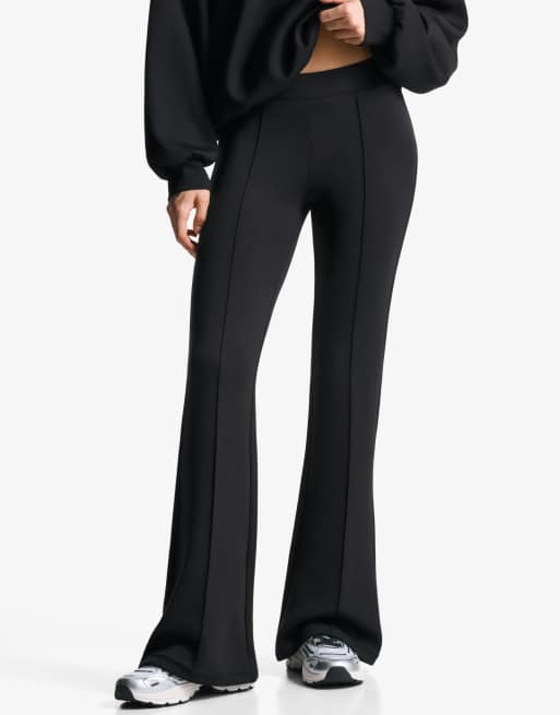 Bershka Petite - Flare-broek van modal in zwart, 2 van 4