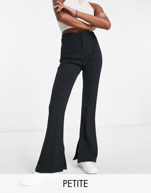 Bershka Petite - Flare met split in de zoom in zwart
