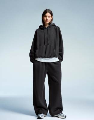 Bershka Petite - Flauschige Jogginghose in Grau mit Stoppern-Neutral