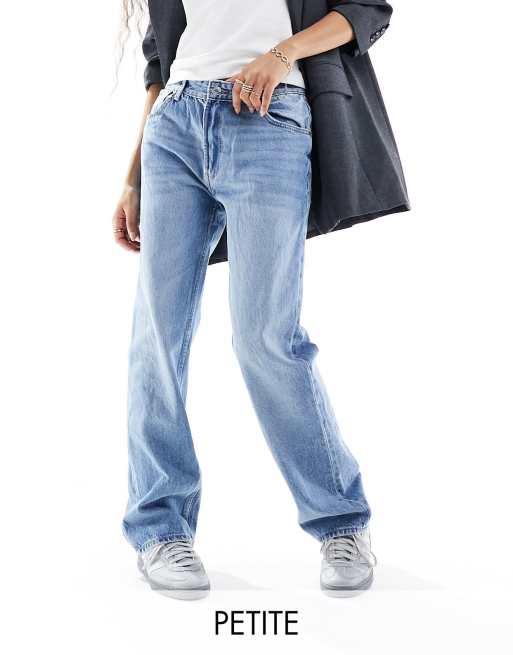 Bershka Petite – Gerade geschnittene Jeans in mittlerer Waschung