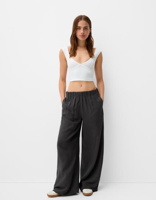 Bershka Petite - Geruite broek met wijde pijpen en trekkoord in donkergrijs