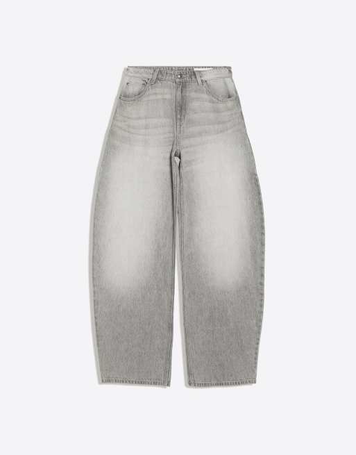 Bershka Petite high-waist barrel jeans in light grey, 5 of 5