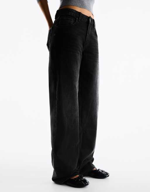 Bershka Petite High-waist wide straight-leg jeans in black, 4 of 5