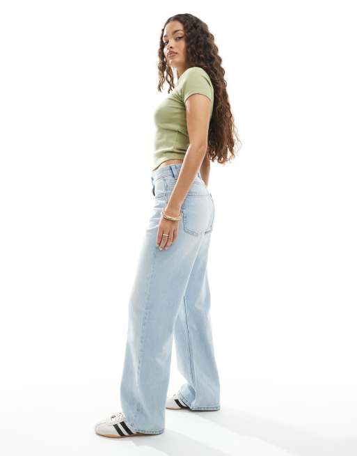 Bershka Petite high waisted 90s wide leg jeans in super light wash blue, 2 of 5
