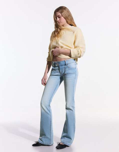 Bershka Petite - Jean bootcut à taille basse - Bleu clair - view 1
