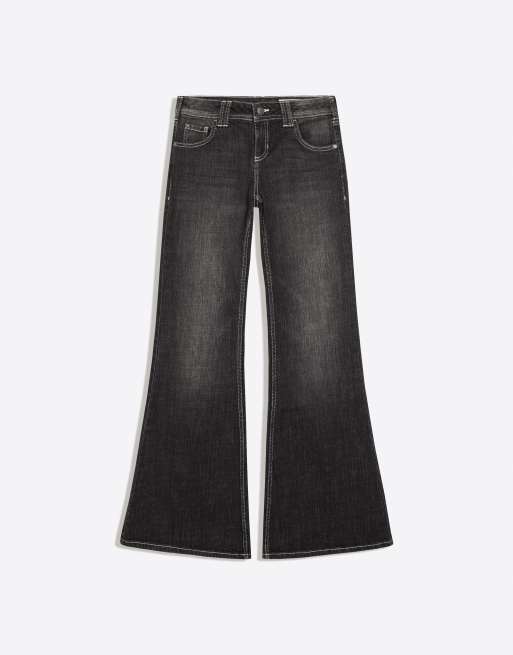 Bershka Petite jean flare brodé taille basse noir, 5 de 5
