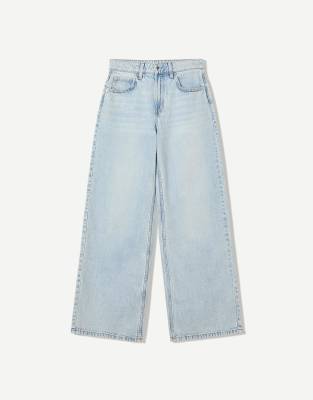 Bershka Petite - Jeans in Hellblau mit weitem Bein