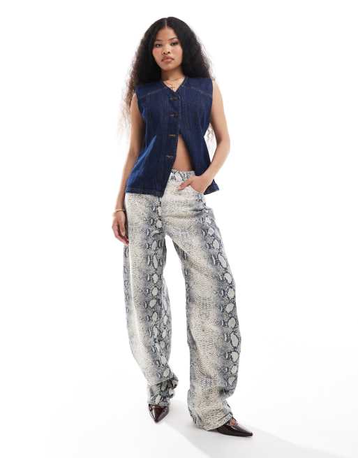 Bershka Petite - Jeans met ballonpijpen in slangenprint