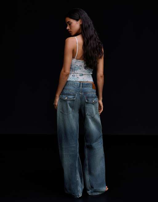 Bershka Petite lavtaljede barrel-jeans i denimblå, 3 af 5
