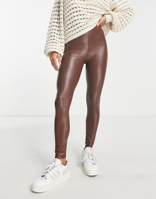 Bershka Petite Legging en similicuir Marron ASOS