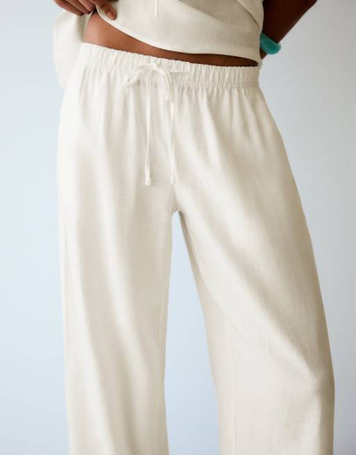 Bershka Petite linen blend trousers with an elasticated waistband in white, 2 of 4