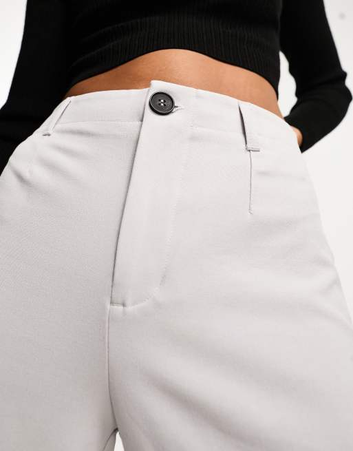 Bershka – Petite – Ljusgrå figursydda byxor med vida ben, 2 av 4