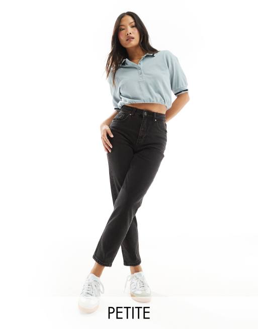 Bershka Petite - Mom jeans met comfortabele pasvorm in zwart