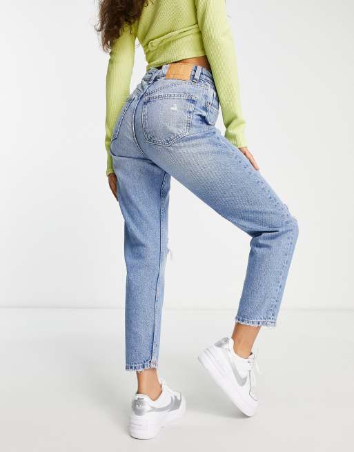 Bershka Petite - Mom jeans met scheuren in middenblauw, 2 van 4