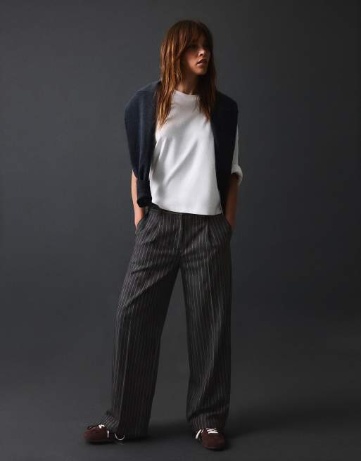 Bershka Petite pantalon à pinces en double tissu gris, 2 de 5