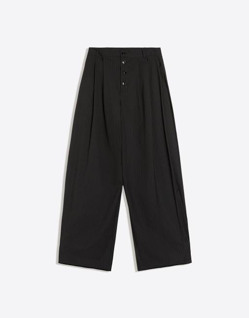 Bershka Petite pantalon ballon à boutons noir et blanc, 5 de 5