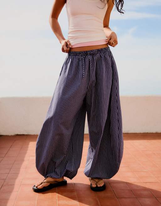 Bershka Petite - Pantalon bloomer en popeline - Bleu, 2 de 3