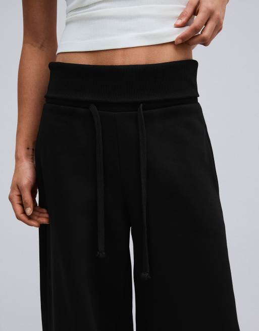 Bershka Petite pantaloni barrel fit in peluche neri, 2 di 5