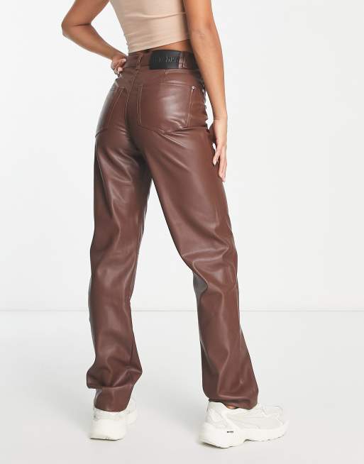 Bershka Petite - Pantaloni dritti in pelle sintetica marroni, 4 di 4