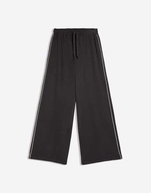 Bershka Petite pantaloni jogger in peluche grigio scuro, 5 di 5