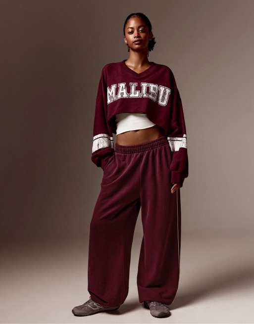 Bershka Petite pantaloni jogger in pile bordeaux, 5 di 6