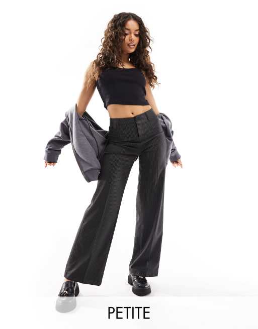 Bershka Petite - Pantaloni sartoriali con fondo ampio grigi gessati