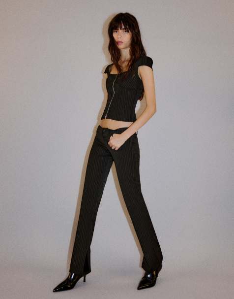 Bershka Petite pantaloni slim fit a vita bassa in bianco e nero - view 1