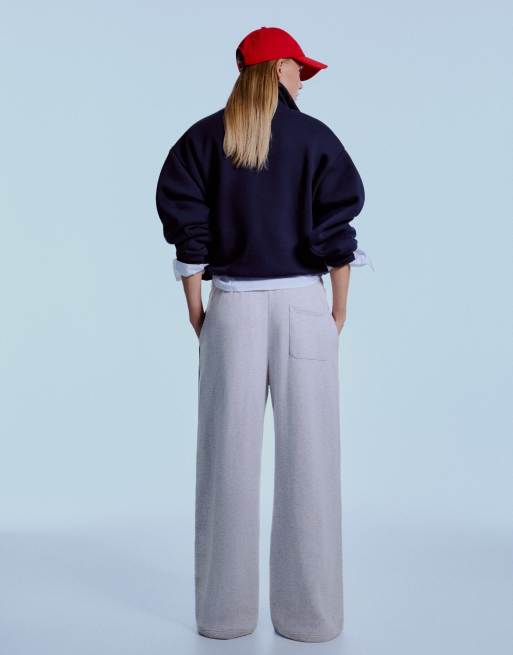 Bershka Petite Plüsch-Joggerhose in Hellgrau, 3 von 5