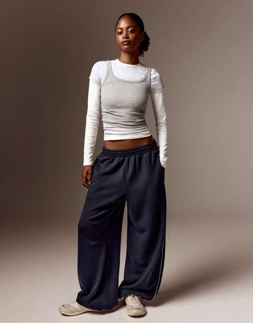 Bershka Petite plush jogger trousers in blue, 5 of 6