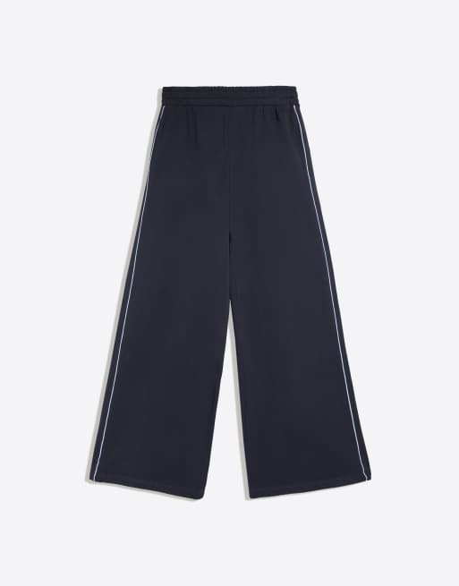 Bershka Petite plush jogger trousers in blue, 6 of 6