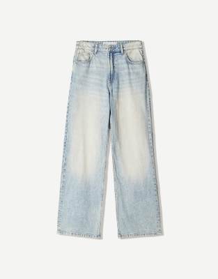 Bershka Petite - Weite Jeans in Hellblau