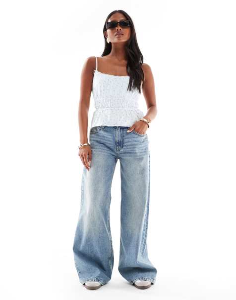 Bershka Petite wide leg jeans in mid wash blue - view 1
