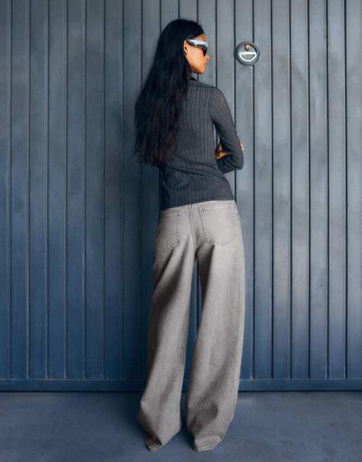 Bershka Petite Wide-Leg-Jeans mit überkreuztem Bund in Hellgrau, 3 von 5
