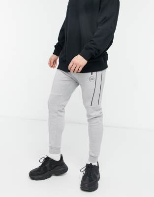 Bershka - Piqué joggingbroek in grijs met reflecterende biezen | ASOS