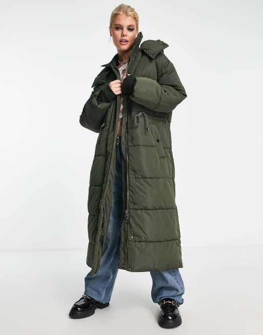 Bershka - Piumino taglio lungo verde scuro con cappuccio 