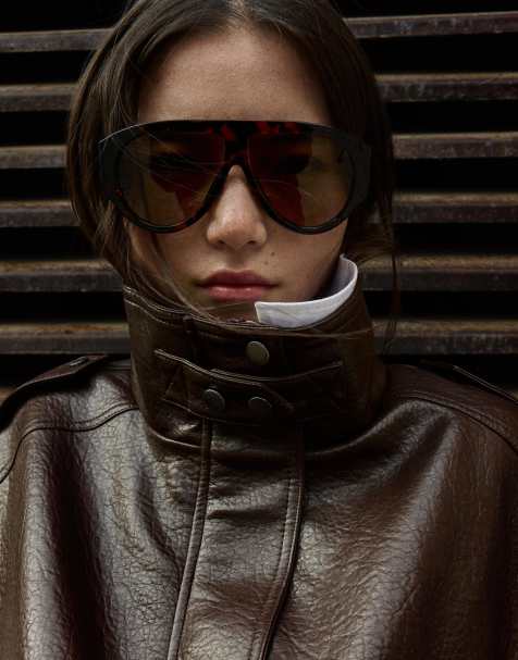 Bershka Plastic sunglasses in brown - view 1